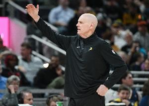 卡莱尔：我的执教深受音乐影响 一首曲子每次演奏都不同 篮球亦然