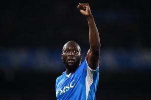 卢卡库：对方家长不满我没有立即和他合影，当时我情绪失控想打人