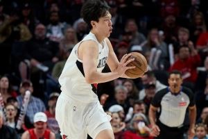 媒体人：相较于首战勇士杨瀚森明显更从容 他得提升无球存在感